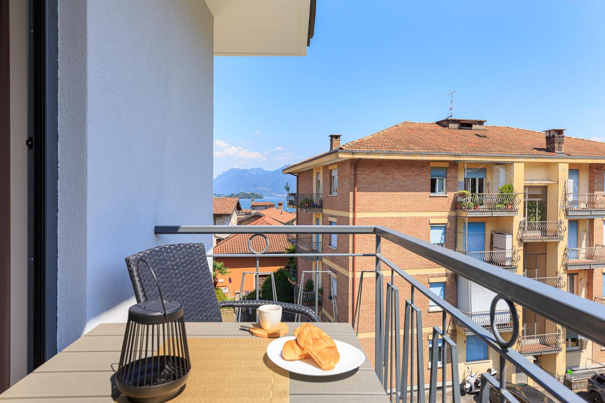 Elvezia Boutique Apartment Бавено Стая снимка